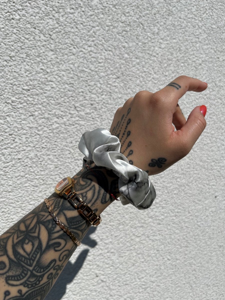 Marmuro Dizaino Šilkinė Gumytė Marmuro Dizaino Šilkinė Gumytė